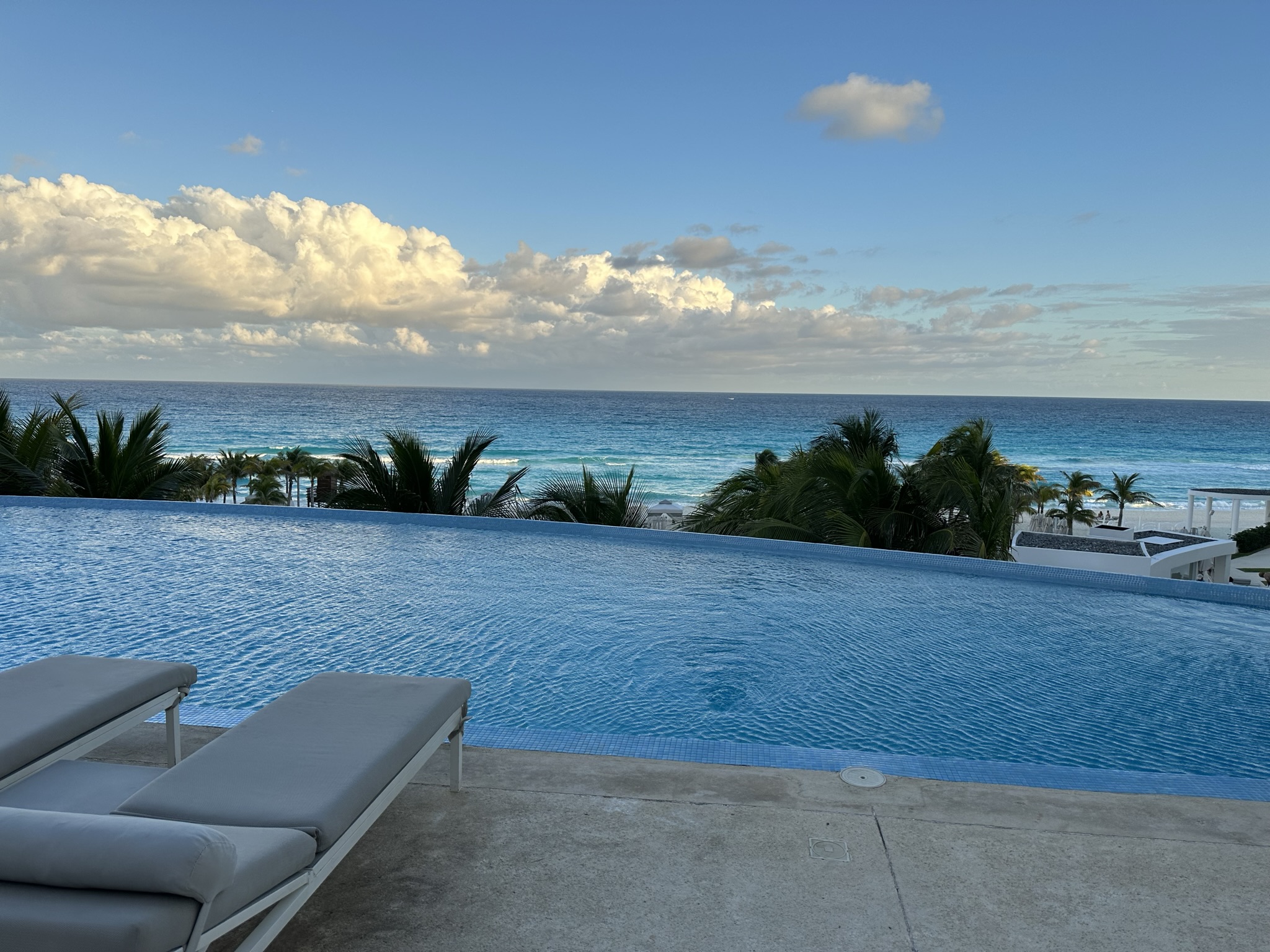 Discover Le Blanc Spa Resort Cancun: A Dreamy Couple’s Retreat!